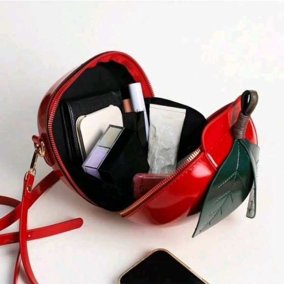 🍎 🔹️Apple  novelty red fruit shaped  crossbody shoulder Bag ✨️🍎 - Picture 3 of 12
